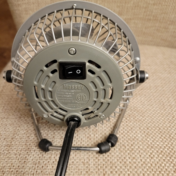 Massey 4” Metal Electric Personal Desk Fan - Picture 4 of 5